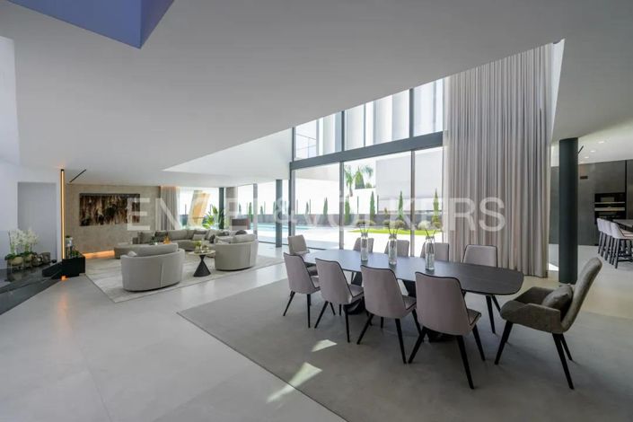 Image No.11-5 Bed House for sale