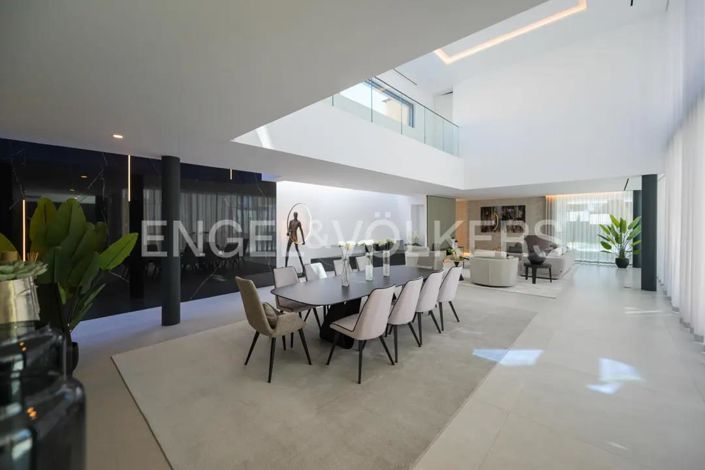 Image No.12-5 Bed House for sale