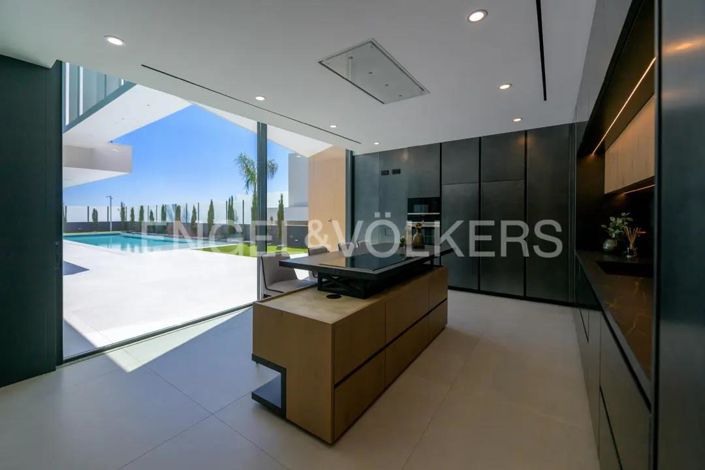 Image No.16-5 Bed House for sale