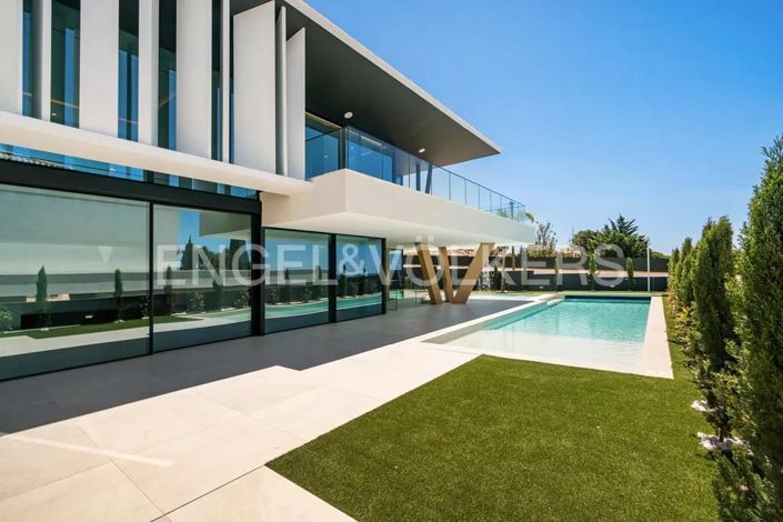 Image No.18-5 Bed House for sale