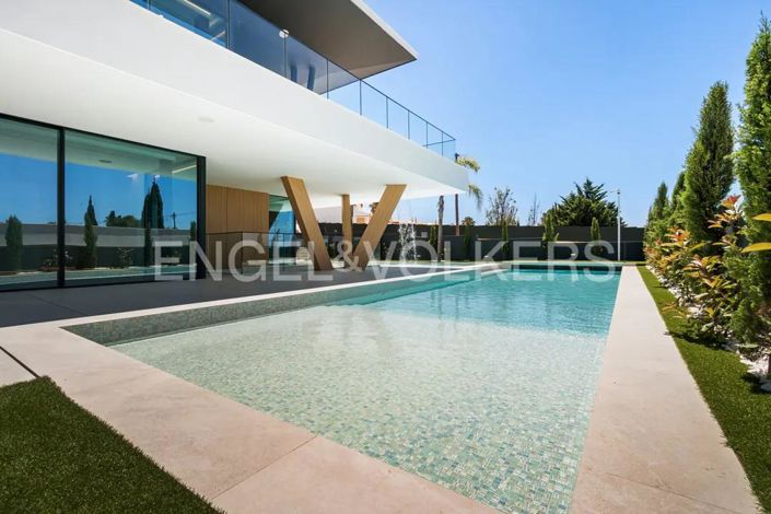 Image No.19-5 Bed House for sale