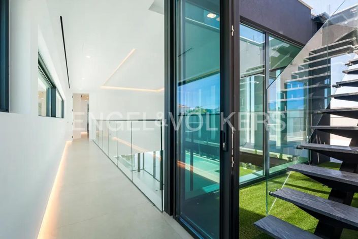 Image No.21-5 Bed House for sale