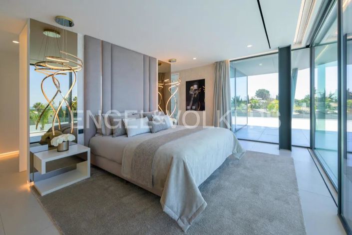 Image No.24-5 Bed House for sale