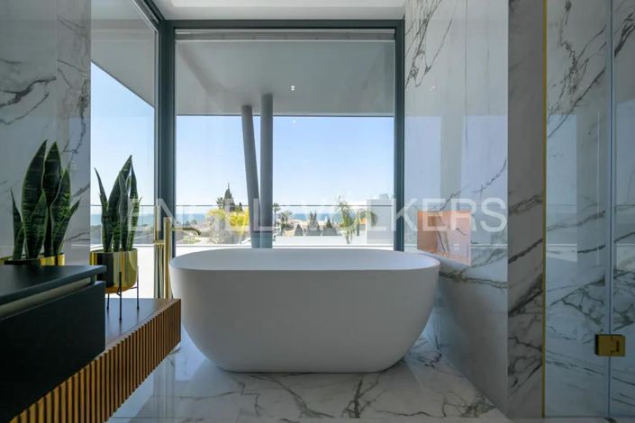 Image No.28-5 Bed House for sale