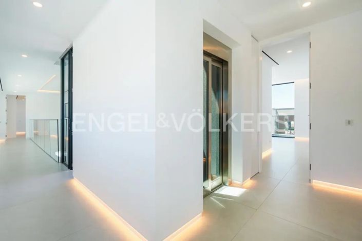 Image No.29-5 Bed House for sale