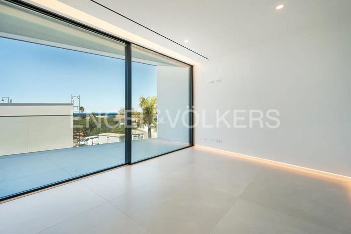 Image No.30-5 Bed House for sale