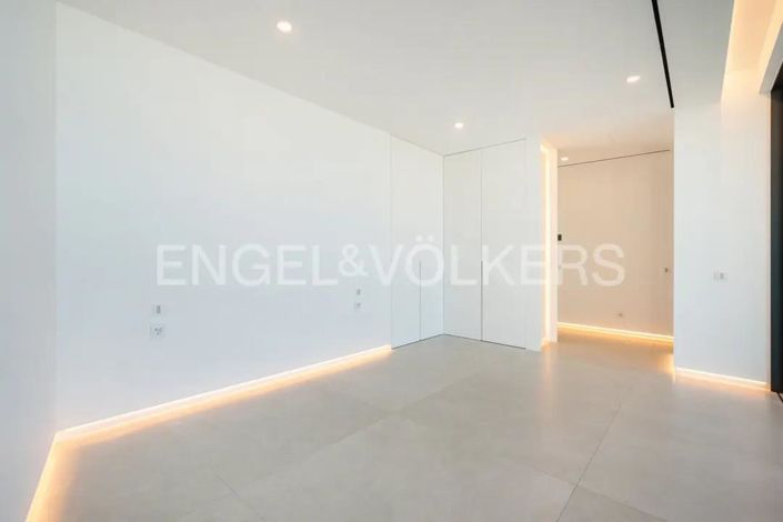 Image No.31-5 Bed House for sale