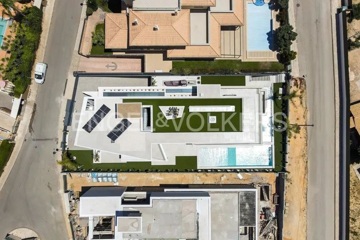 Image No.65-5 Bed House for sale