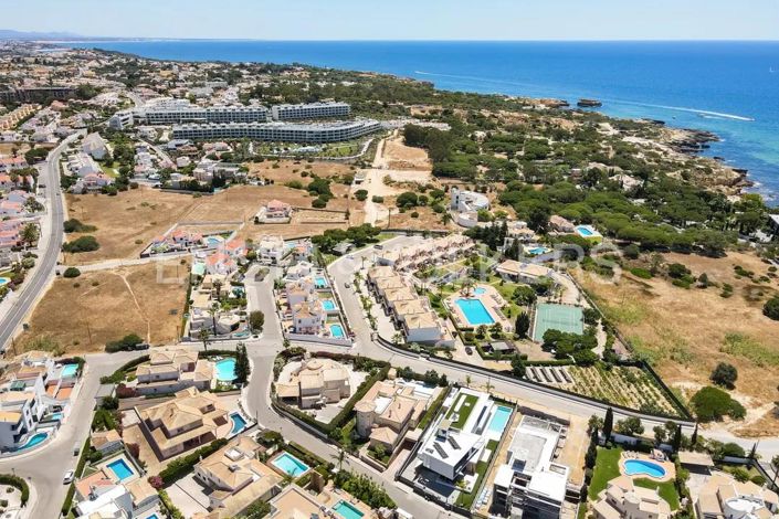 Image No.69-5 Bed House for sale