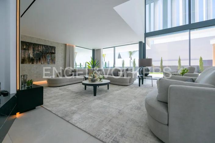 Image No.7-5 Bed House for sale