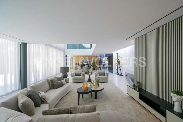 Image No.9-5 Bed House for sale