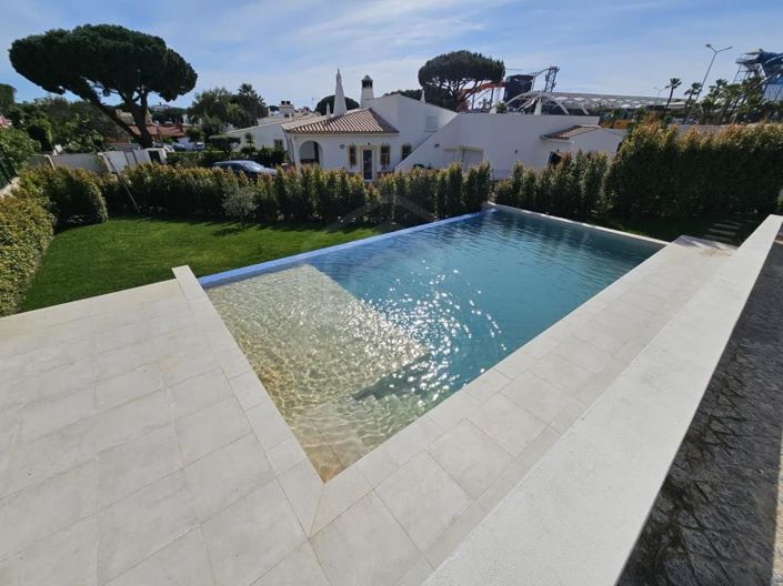 Image No.1-3 Bed House for sale