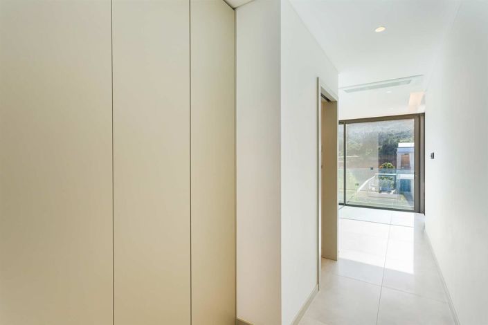 Image No.18-3 Bed House for sale