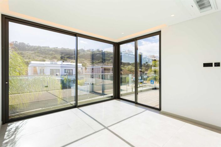 Image No.21-3 Bed House for sale