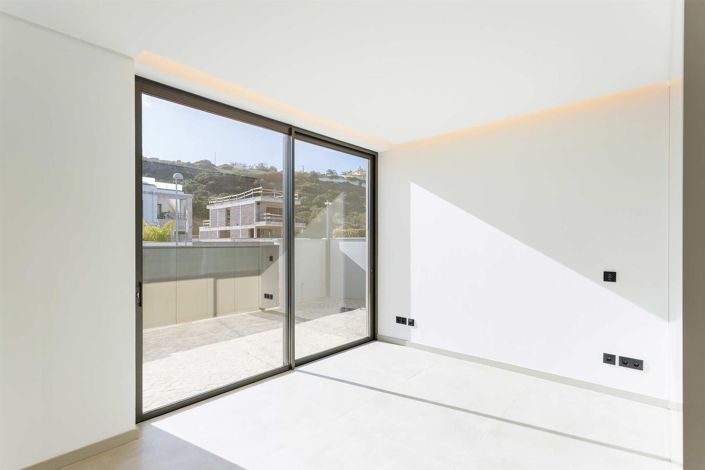 Image No.9-3 Bed House for sale