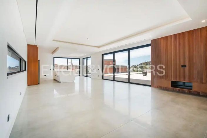 Image No.22-4 Bed House for sale