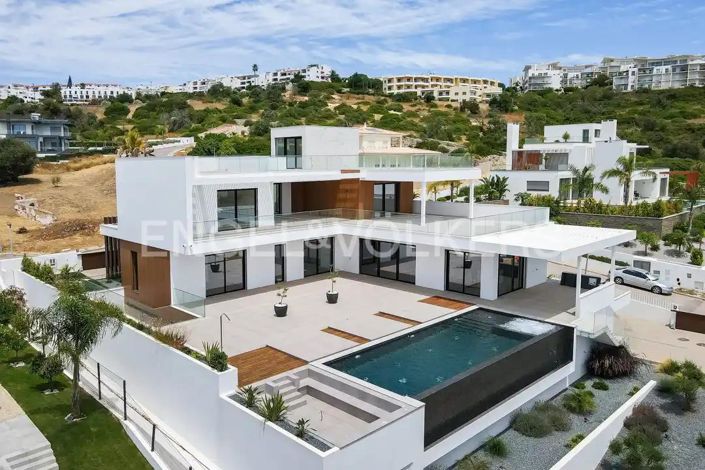 Image No.3-4 Bed House for sale