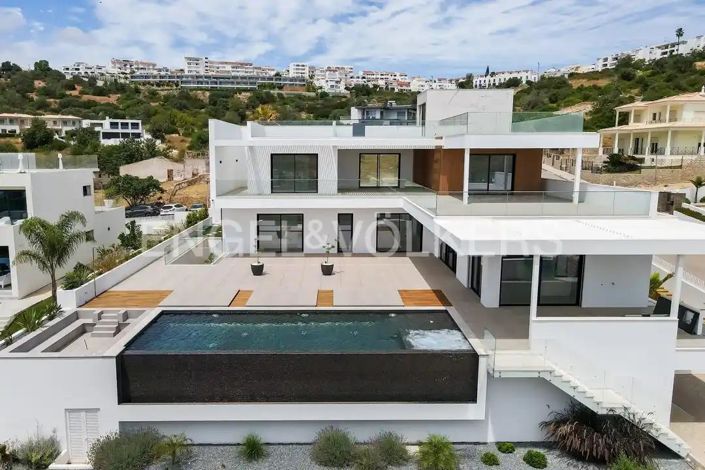 Image No.4-4 Bed House for sale