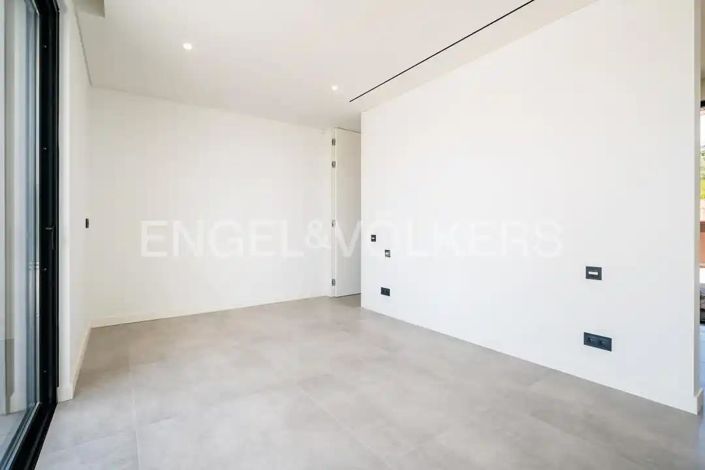 Image No.41-4 Bed House for sale