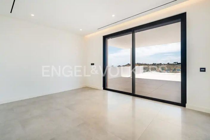 Image No.43-4 Bed House for sale