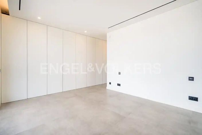 Image No.44-4 Bed House for sale