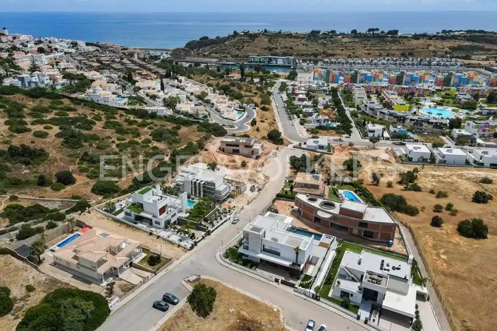 Image No.5-4 Bed House for sale