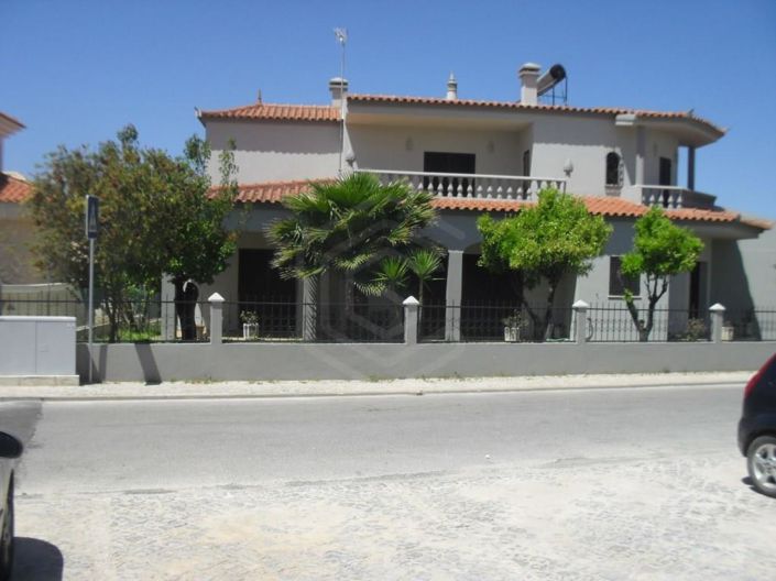 Image No.1-4 Bed House for sale