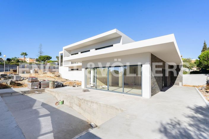 Image No.1-3 Bed House for sale