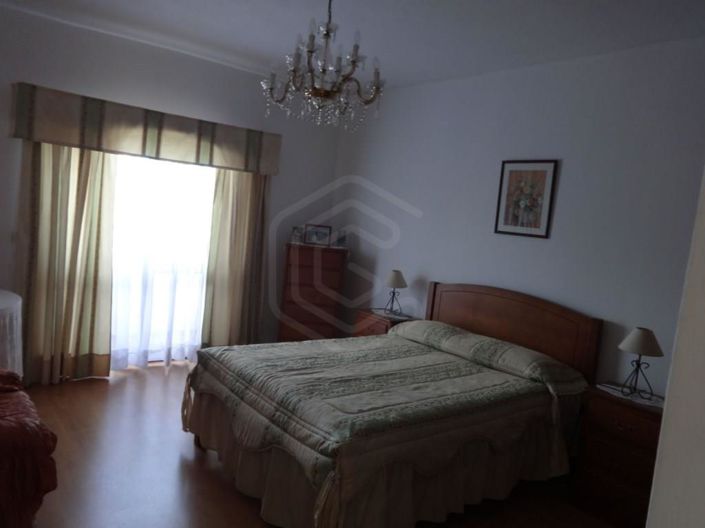 Image No.8-5 Bed House for sale