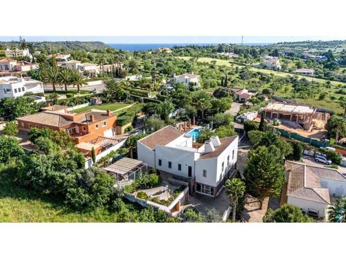 Image No.2-4 Bed House for sale