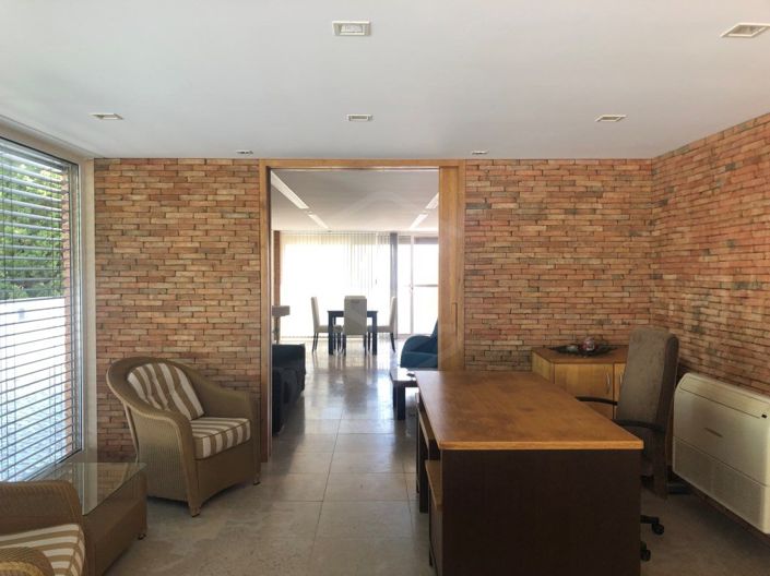 Image No.30-4 Bed House for sale