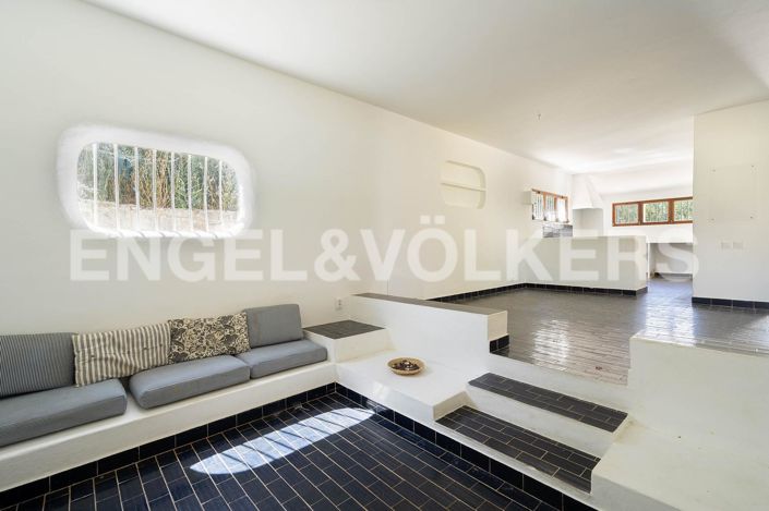 Image No.10-5 Bed House for sale