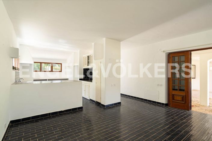 Image No.9-5 Bed House for sale