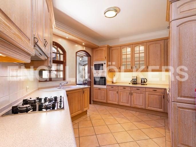 Image No.15-4 Bed House for sale