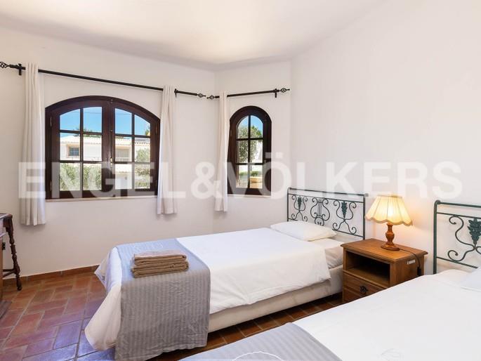 Image No.16-4 Bed House for sale