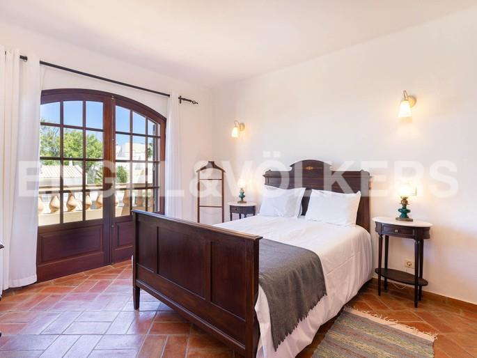 Image No.20-4 Bed House for sale