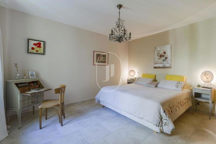 Image No.8-3 Bed House for sale