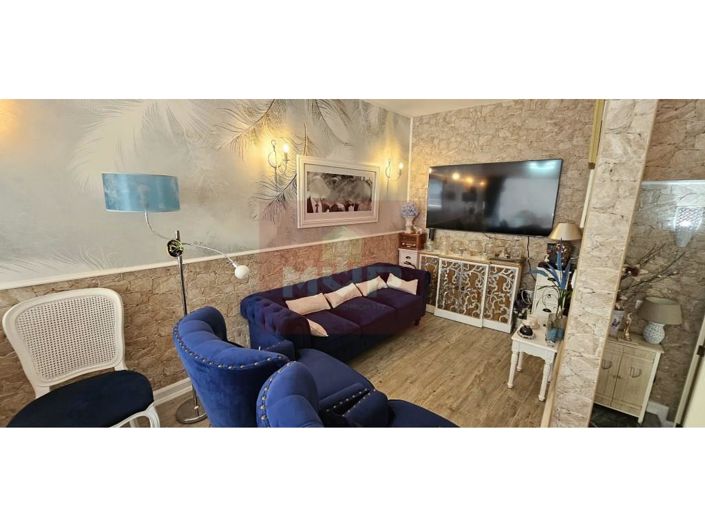 Image No.9-3 Bed House for sale