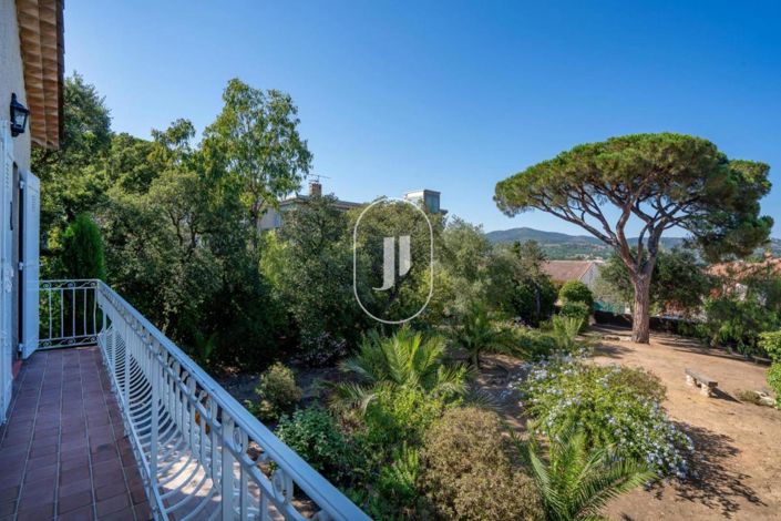 Image No.1-4 Bed House for sale