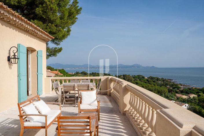 Image No.1-7 Bed House for sale