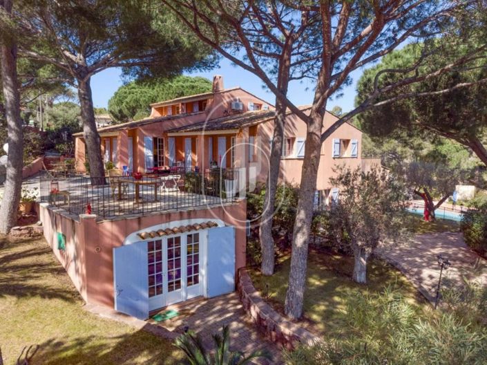 Image No.1-8 Bed House for sale