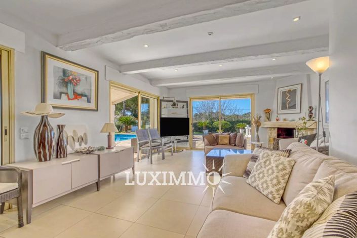 Image No.5-6 Bed House for sale