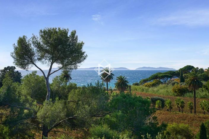 Image No.1-4 Bed House for sale