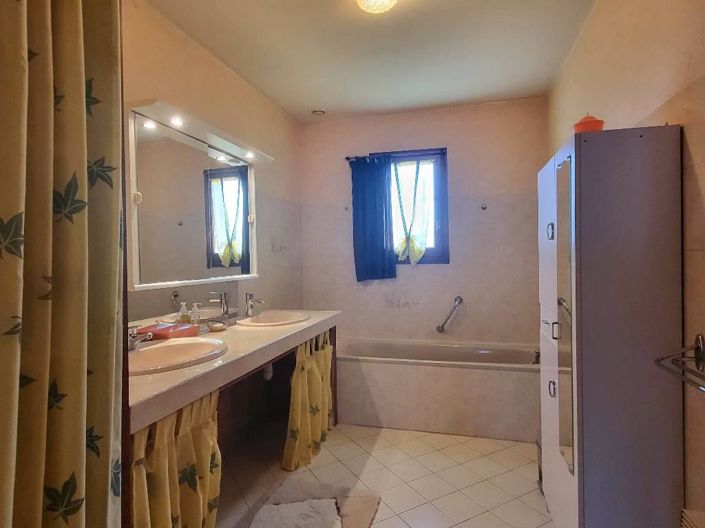 Image No.6-3 Bed House for sale