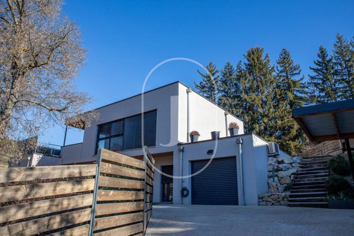 Image No.1-3 Bed House for sale