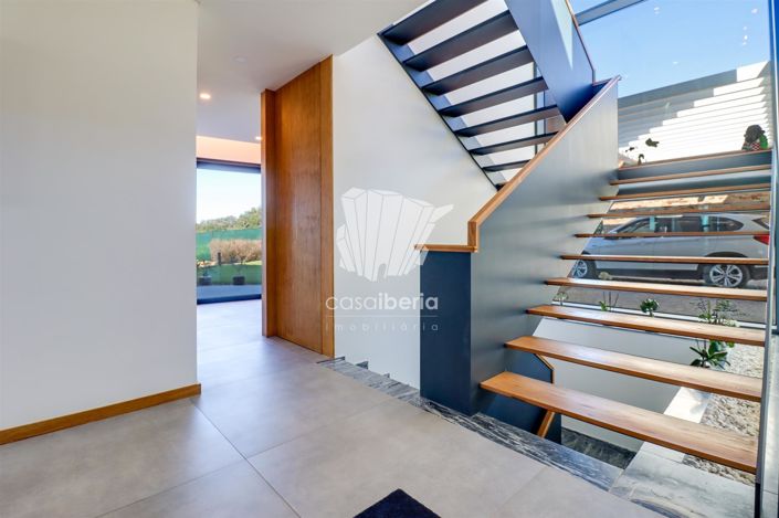 Image No.15-4 Bed House for sale