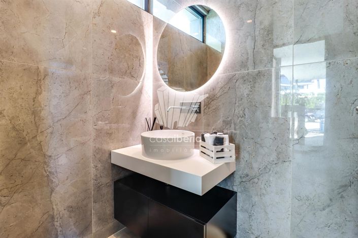 Image No.17-4 Bed House for sale