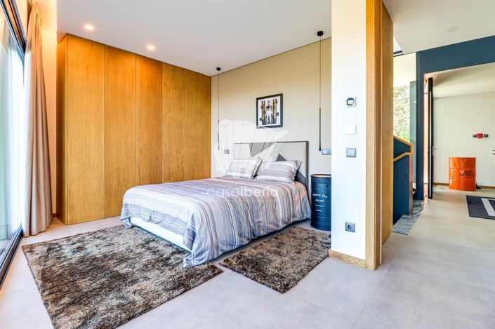 Image No.19-4 Bed House for sale