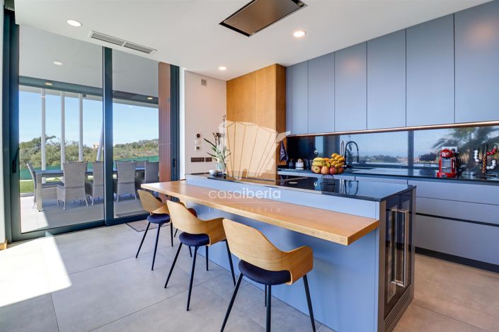 Image No.46-4 Bed House for sale