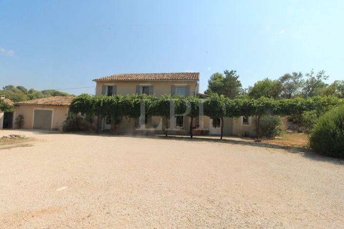 Image No.1-4 Bed House for sale